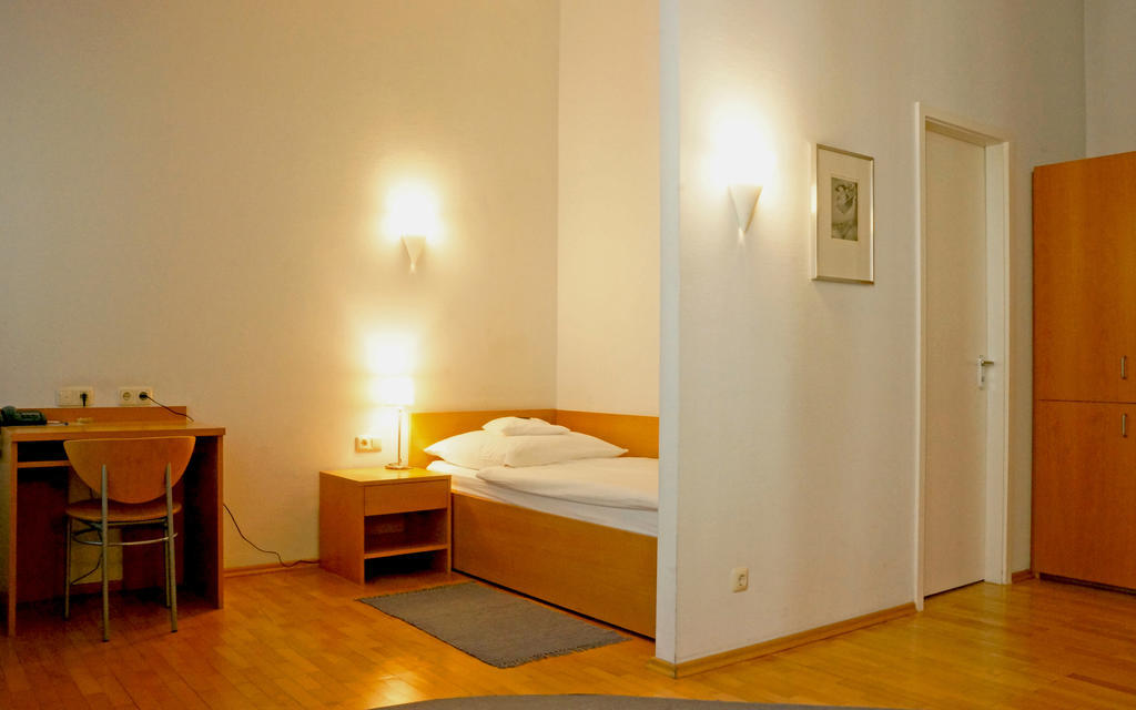 Hotel Zum Scheppen Eck Wiesbaden Room photo