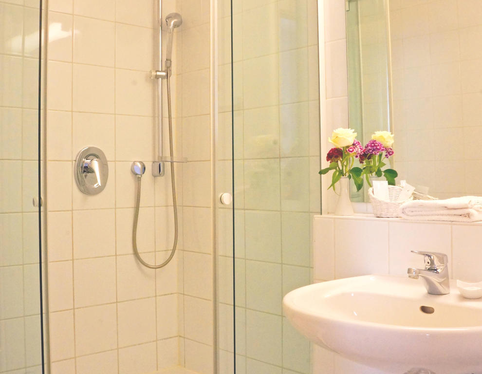 Hotel Zum Scheppen Eck Wiesbaden Room photo